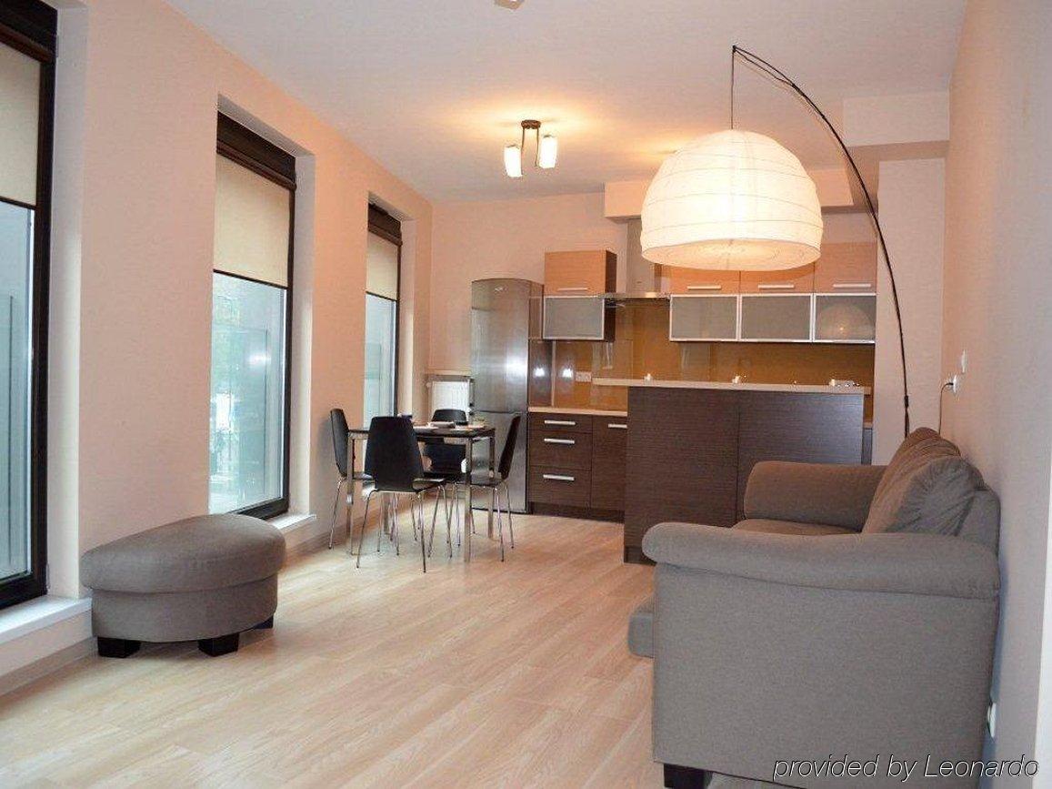 Weekend Hotel